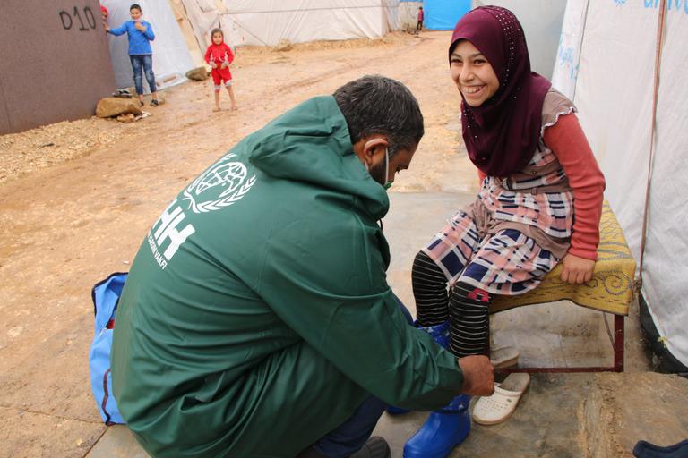 IHH توزع كسوة الشتاء للأطفال في عفرين