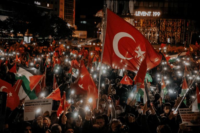 “İsrail güçten anlar!”