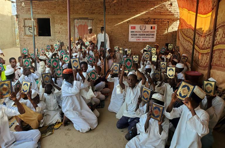 Kadınlardan Afrika’ya Kur’an’ı Kerim hediyesi