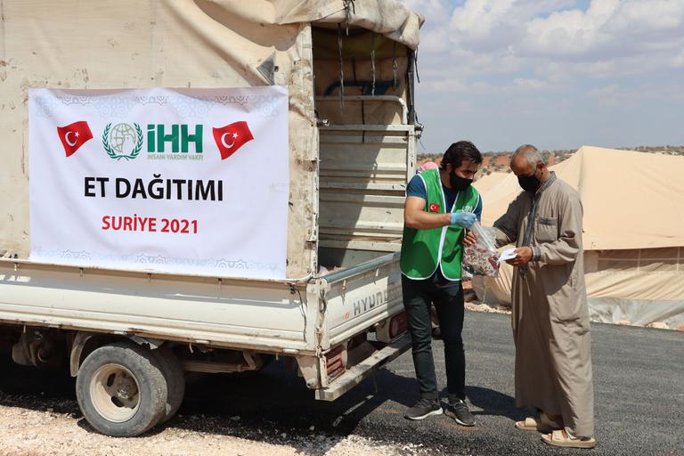 Savaş mağduru ailelere et yardımı