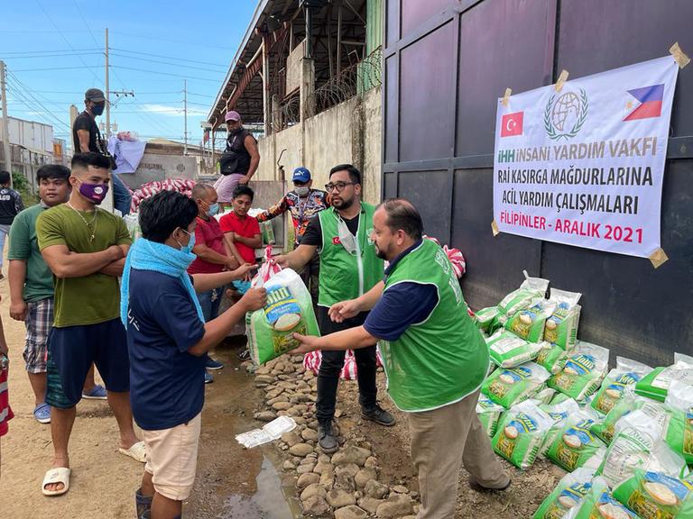Aid for typhoon victims in the Philippines