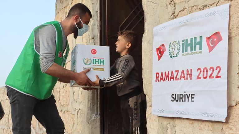 Afrin’de 8 bin 500 kişiye Ramazan yardımı
