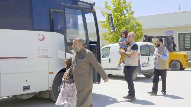 Azeri 2 kardeş akrabalarına kavuştu