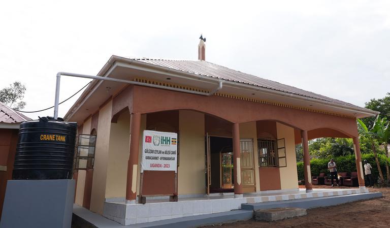 İHH Uganda’da cami ve su kuyusu inşa etti