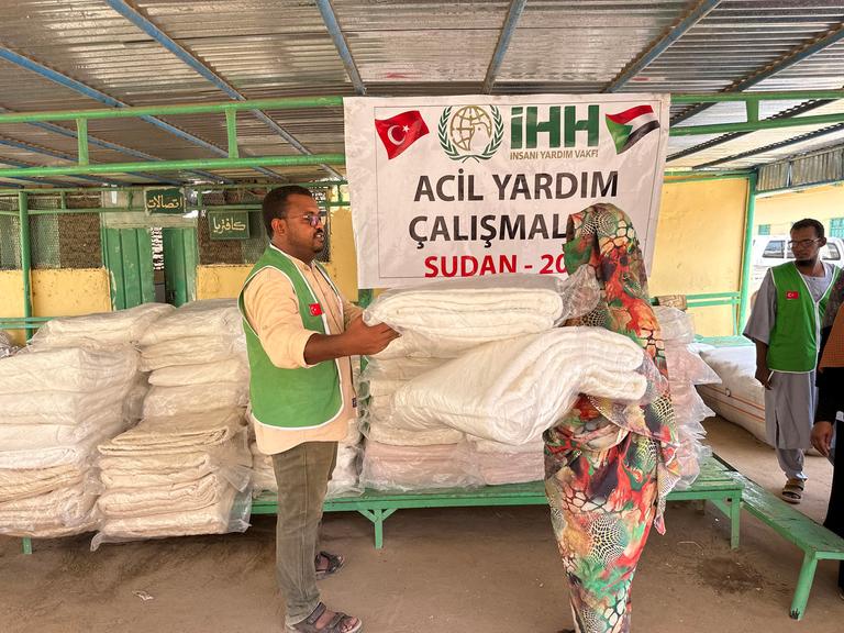 İHH Sudan’a gönderdiği yardımların dağıtımına devam ediyor