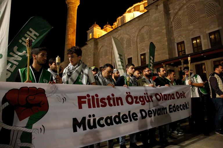 Binlerce Genç Filistin İçin Yürüdü