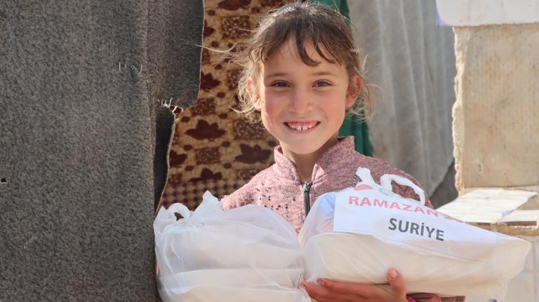 IHH provides iftar meals to 60,000 people in Syria