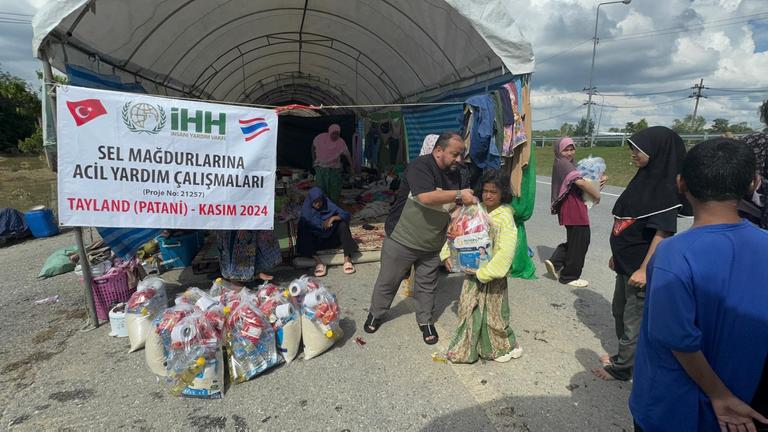 İHH'dan selden etkilenen Tayland'a insani yardım