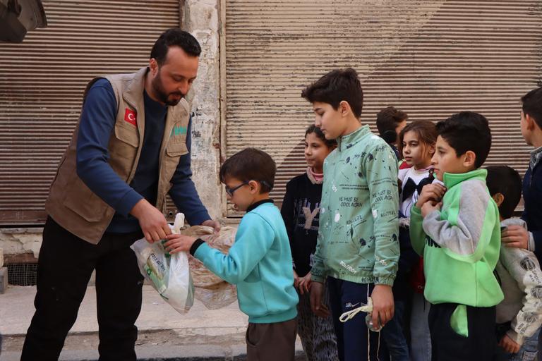 IHH sent 60 trucks full of humanitarian aid to Syria