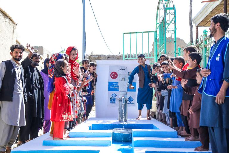İHH 2024’te 15 ülkede 1185 su kuyusu açtı