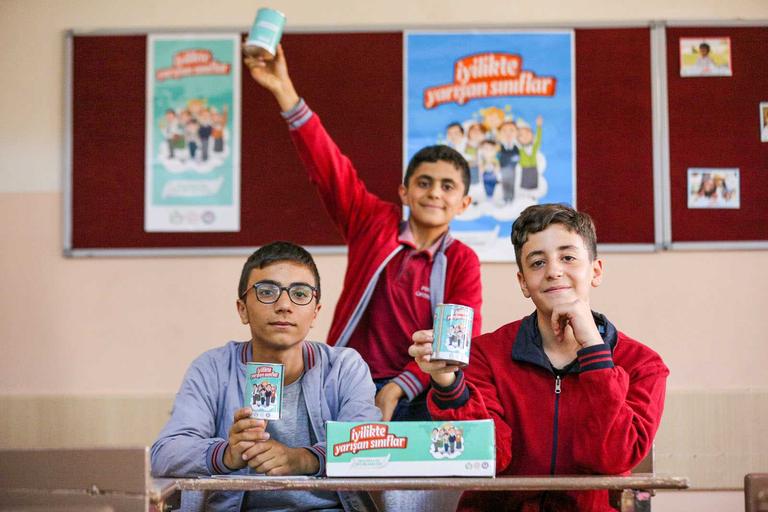 Öğrencilerden 42 ülkedeki 11 bin 608 yetime destek