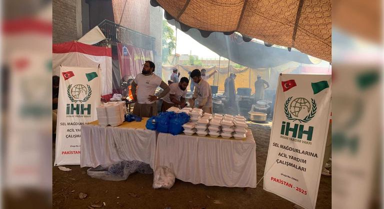 Pakistan’da ki sel mağdurlarına yardım ulaştırıldı