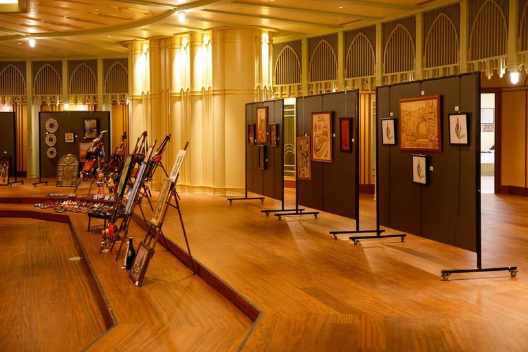 İstanbul’da yetimler yararına sanat sergisi