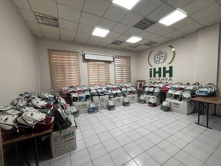 İHH’dan Türkiye’de 2 bin öğrenciye kırtasiye desteği
