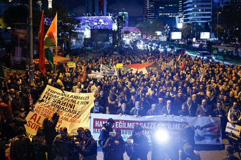 احتجاج أمام القنصلية الإسرائيلية في إسطنبول تضامنًا مع أسطول الحرية وغزة