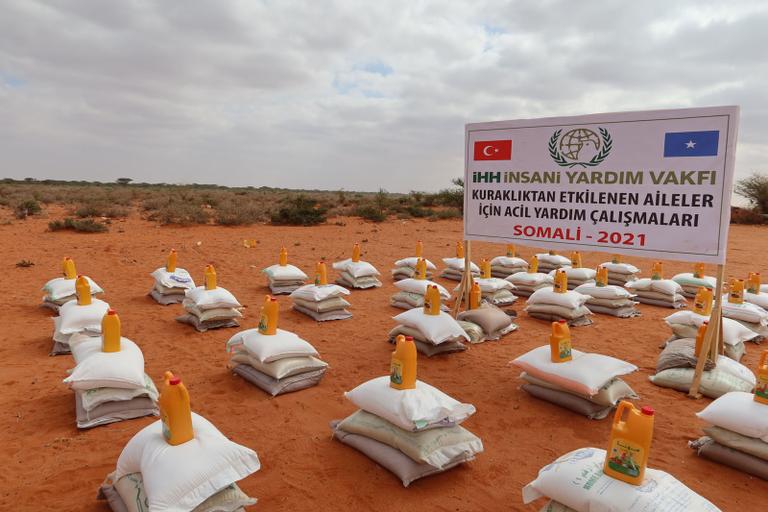 مساعدات غذائية لـ 415 أسرة في الصومال