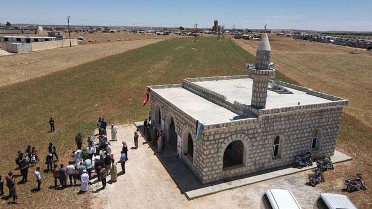 İHH, Suriye'de cami inşa etti