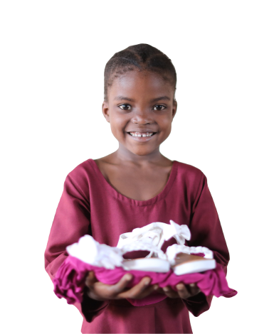 ما مدى السعادة التي يمكن أن يصنعها الفستان؟ هذا بالضبط ما تخبرنا به الفتاة الصغيرة من النيجر. أولاً عناق ، ثم ابتسامة مرحة.