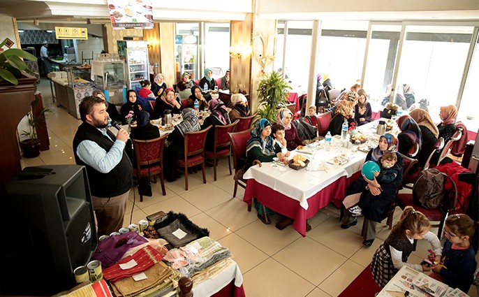 إفطار وسوق خيري لصالح اللاجئين السوريين في لبنان