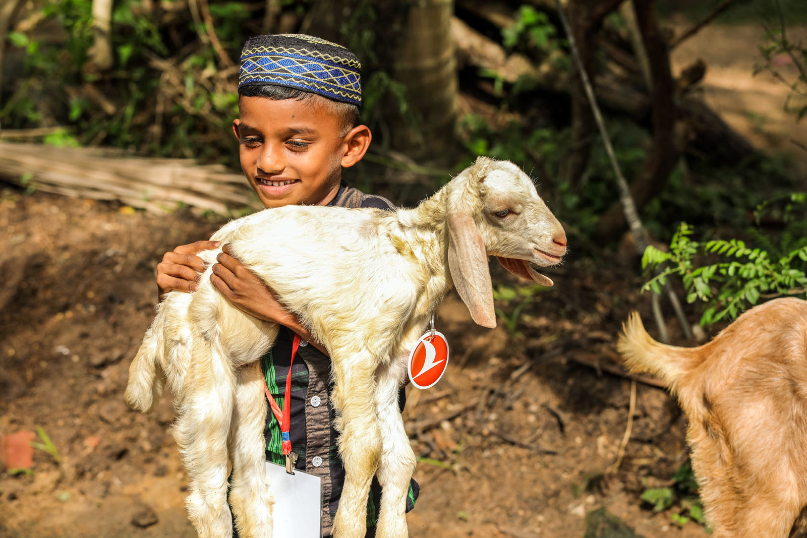 sri-lanka-yetim-gunleri-sut-kecisi-dagitimi-ka.jpg