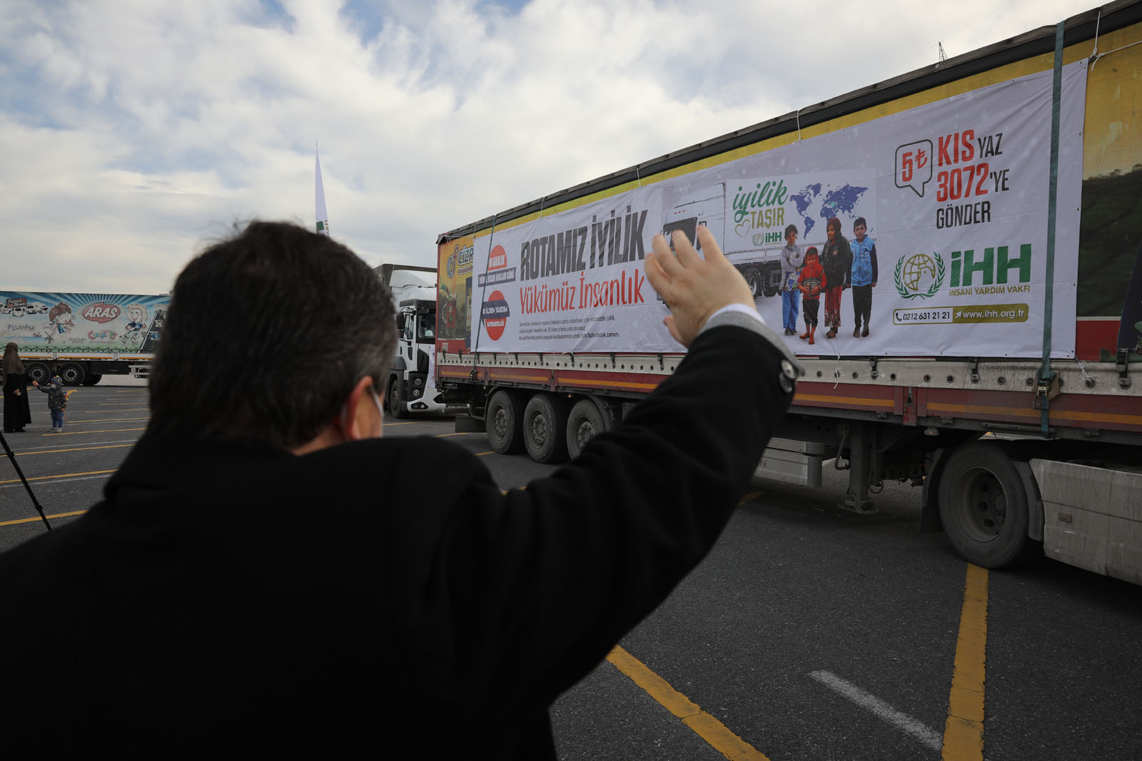 هدفنا لشتاء هذا العام؛ إرسال 1500 شاحنة إغاثة إلى سوريا