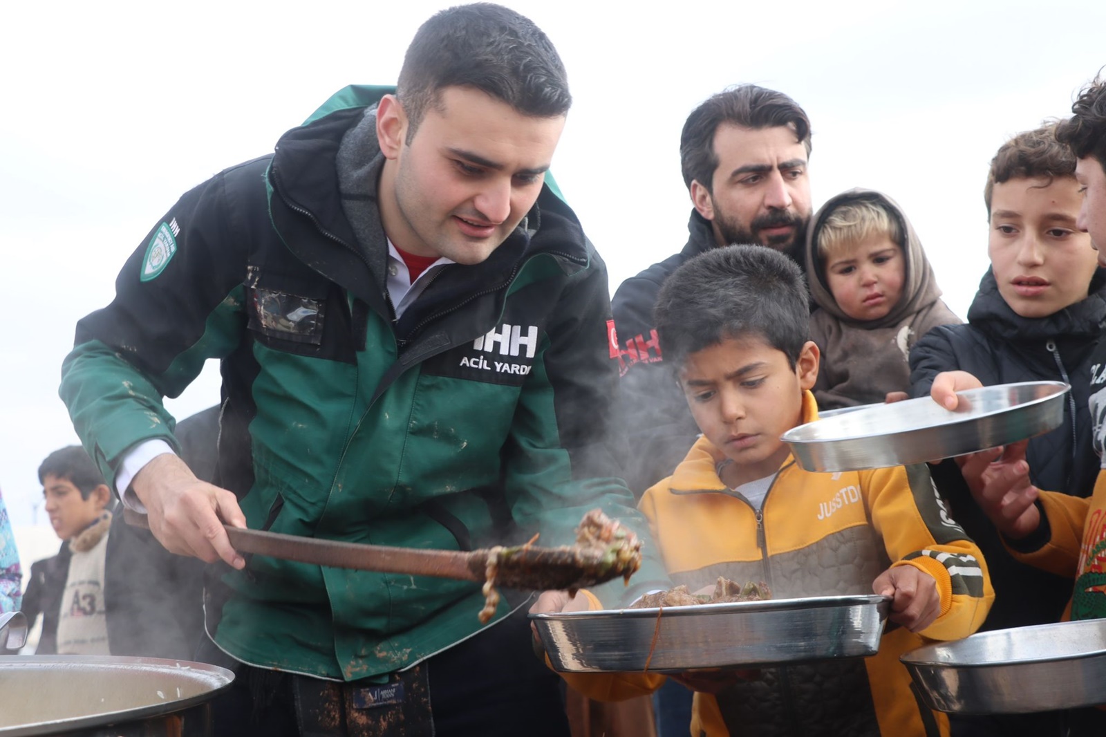 CZN Burak cooked for Syrian children
