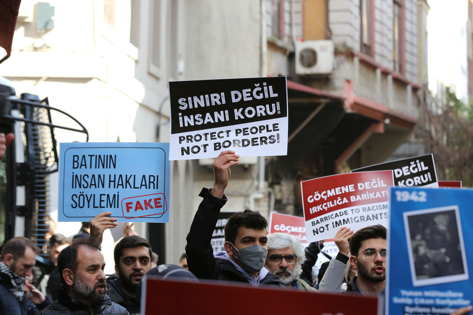 stklar-yunanistani-protesto-etti1.jpg