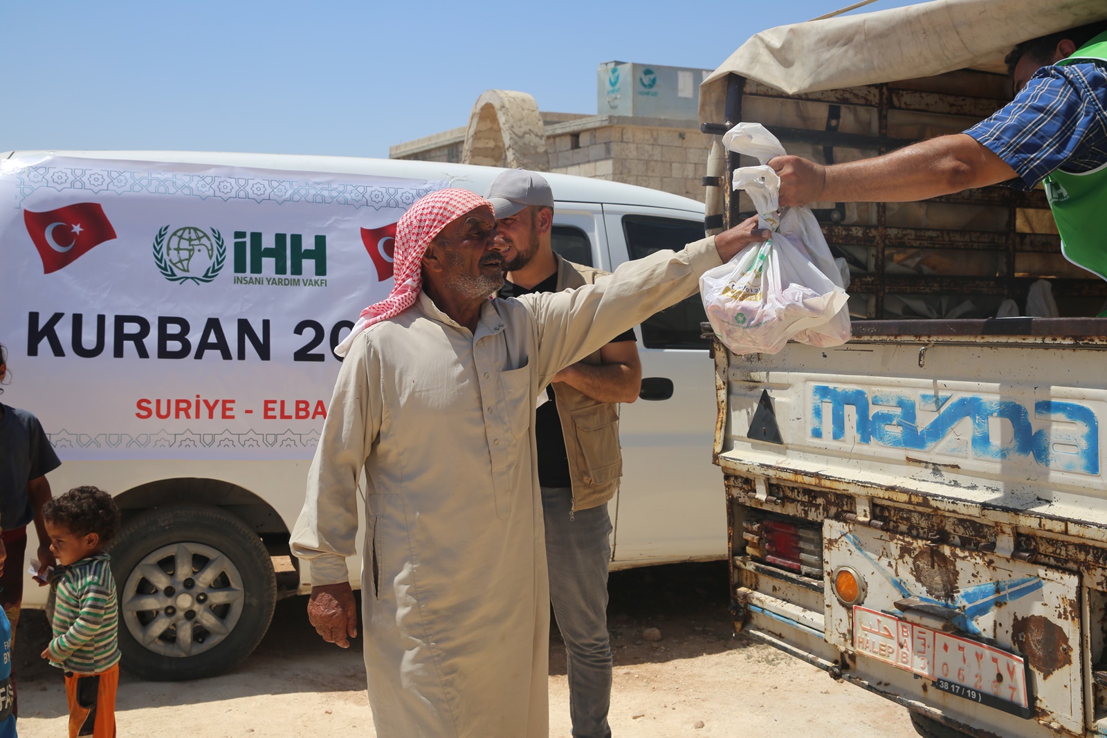 IHH delivered Qurbani meat to 98,000 people in Syria