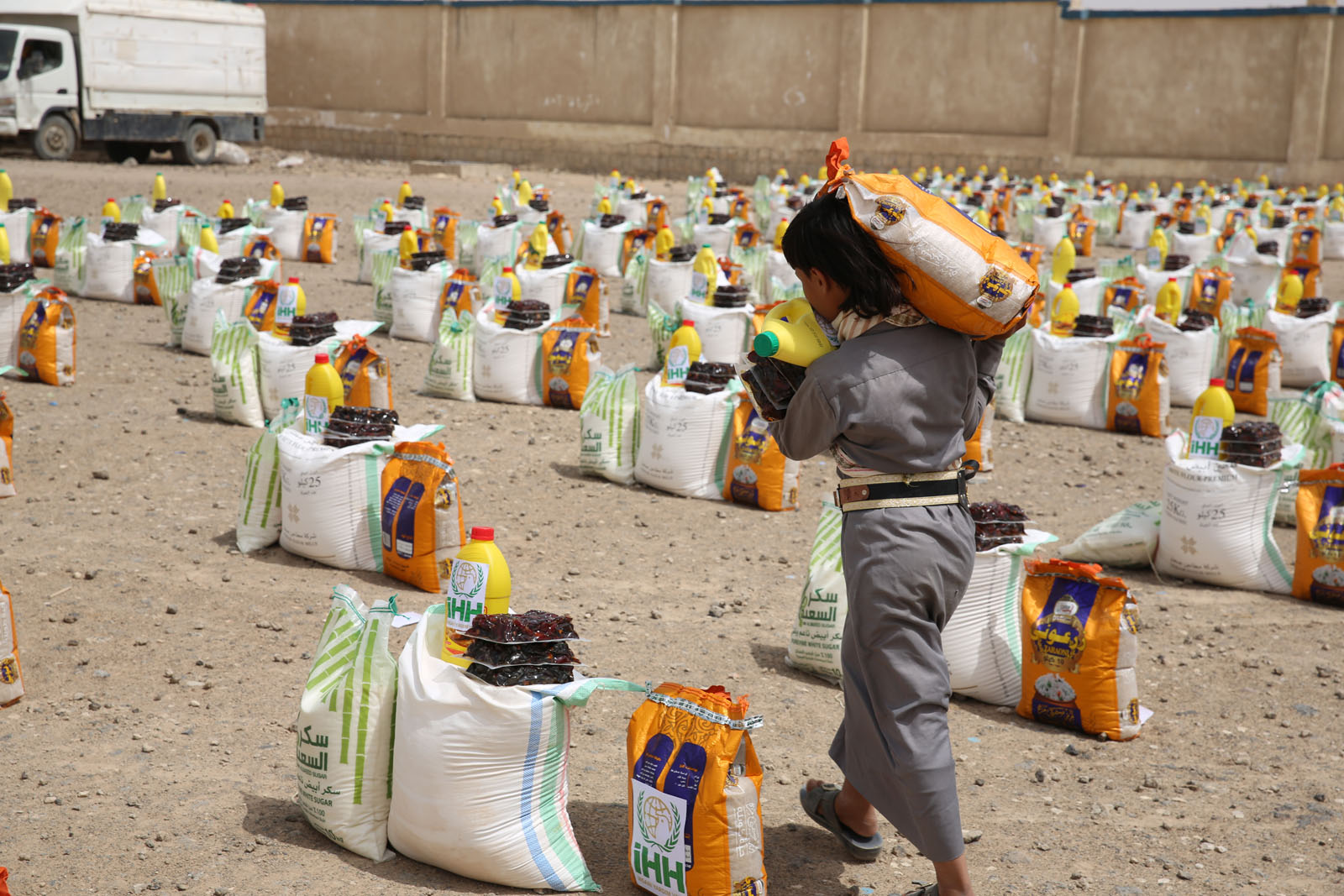IHH تقدم مساعدات للمحتاجين اليمنيين