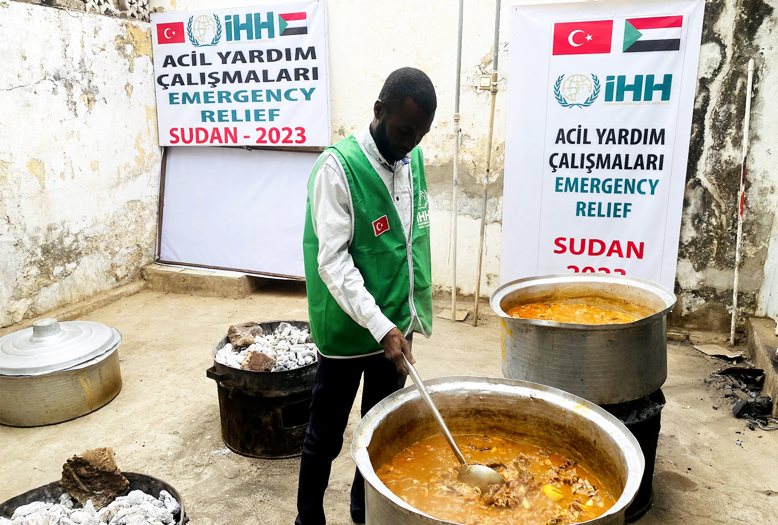 بدأت هيئة الإغاثة الإنسانية (İHH) بتقديم المساعدة الإنسانية العاجلة في السودان