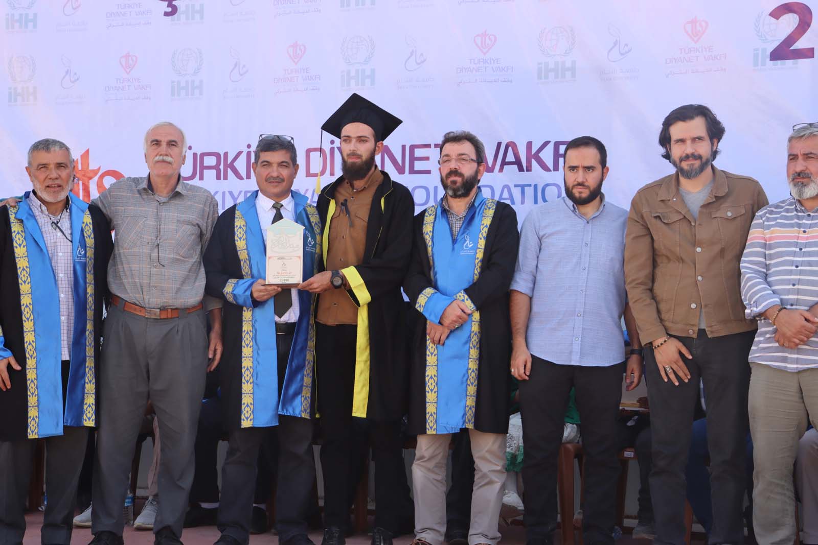 Şam Üniversitesi'nin bu yılki mezunları diplomalarını aldı