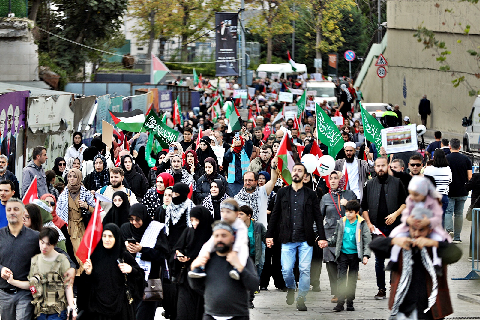 On binler, Gazze’ye destek için yürüdü