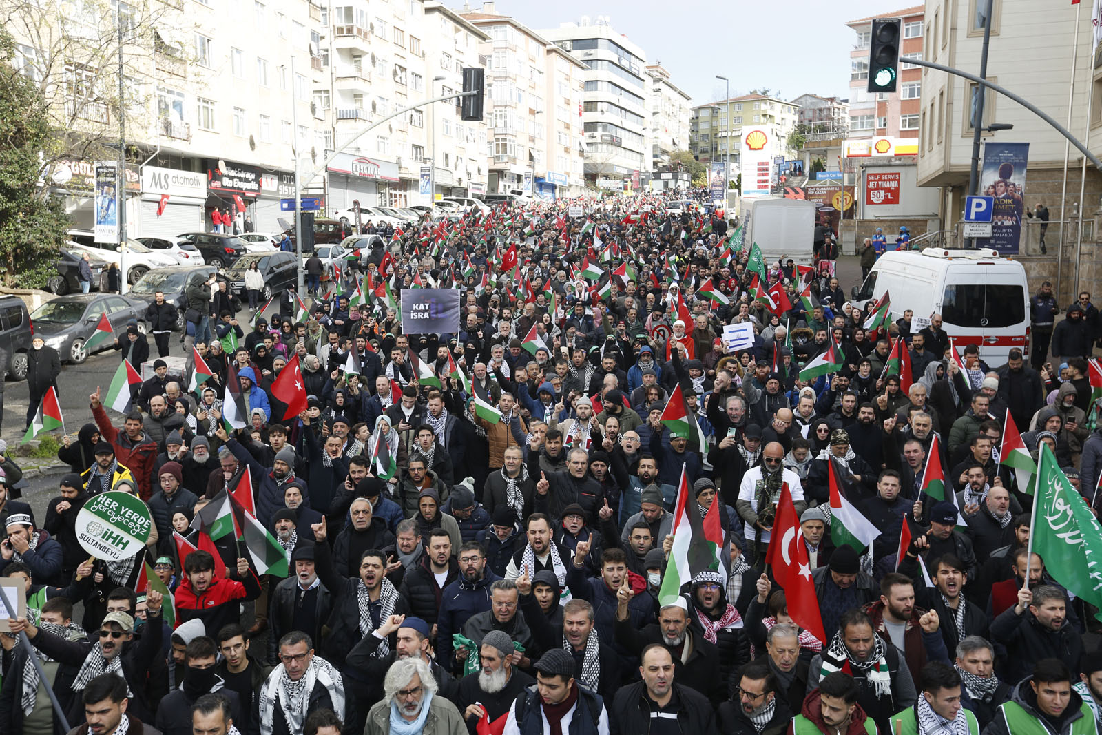 On binler, Üsküdar’da Filistin’e destek için yürüdü
