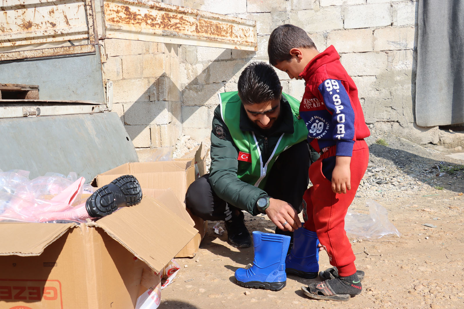 İHH’dan Suriye’deki 15 bin aileye kış yardımı