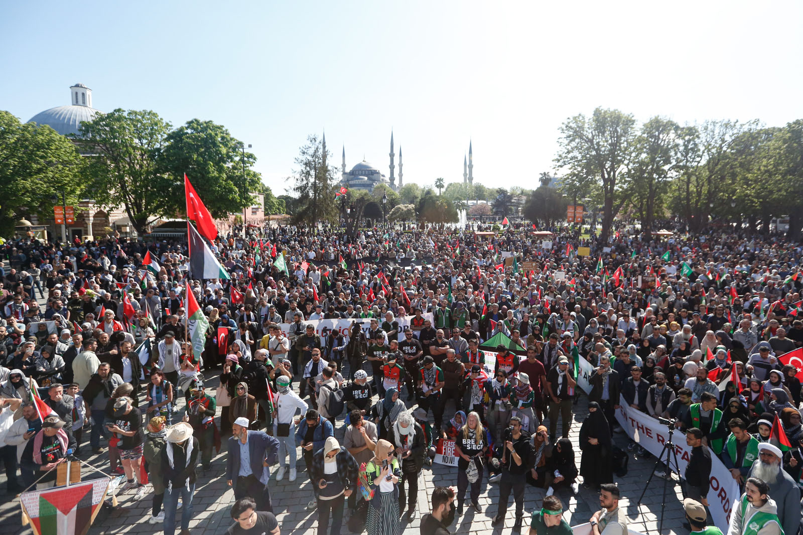 İstanbul’da on binlerin katılımıyla “Gazze’yi Unutma” yürüyüşü