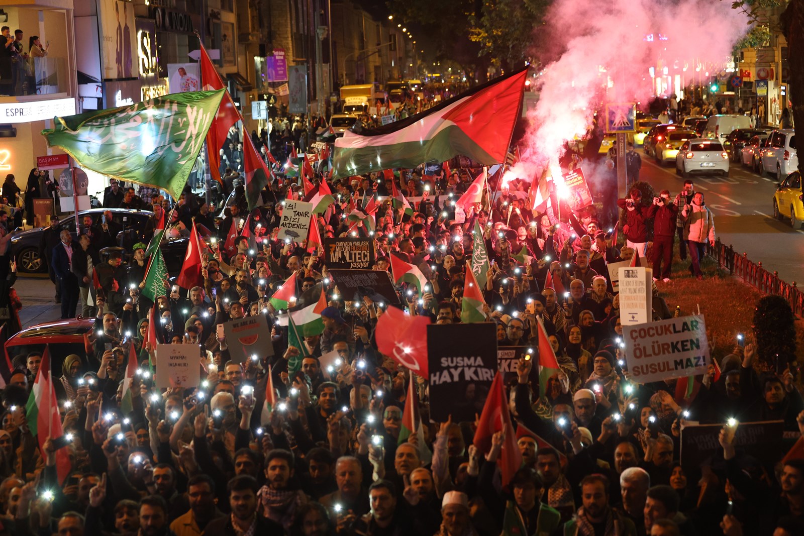 Fatih’te on binlerce kişi Filistin'e destek için yürüdü