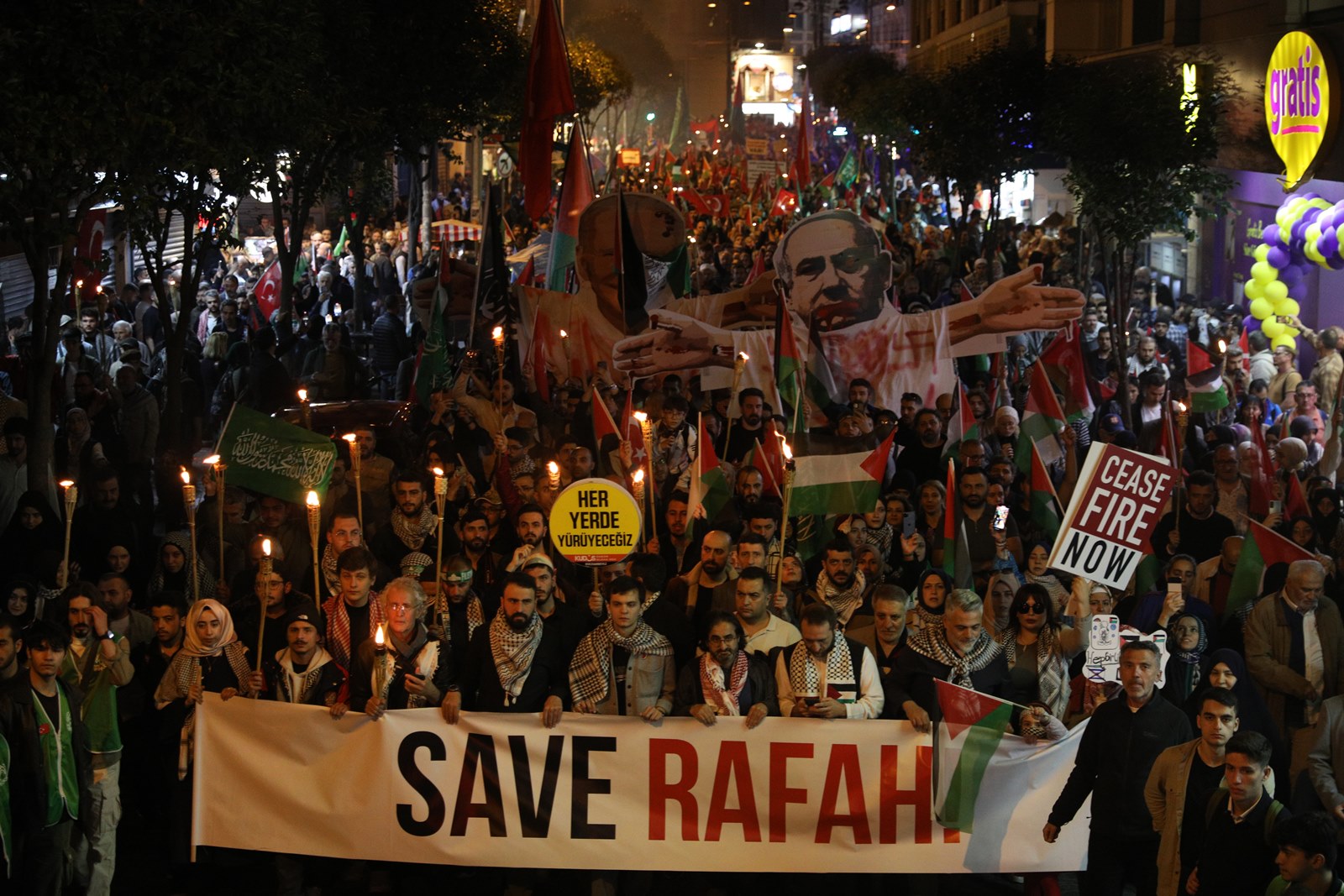 Fatih’te on binlerin katılımıyla büyük Gazze yürüyüşü