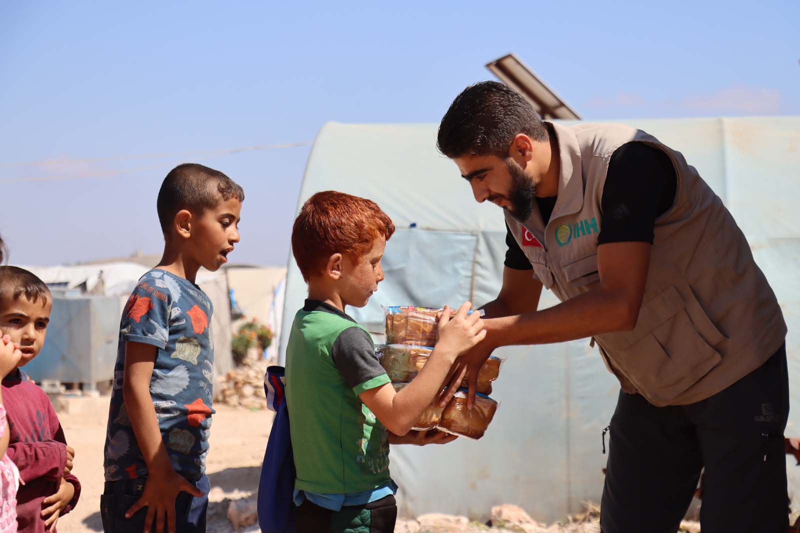 İdlib’teki kamplara dayanıklı ekmek yardımı