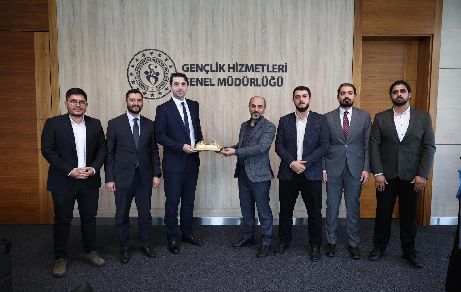 İHH’dan Gençlik Hizmetleri Genel Müdürü Efendioğlu’na ziyaret