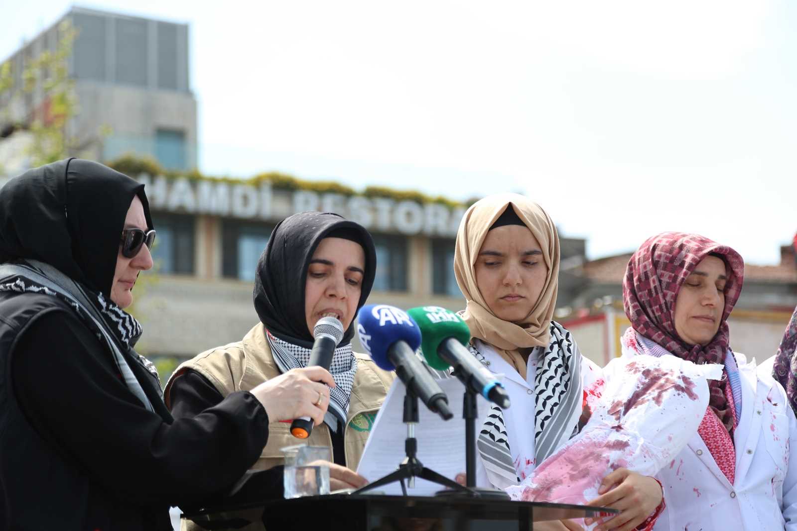 istanbulda-kadinlardan-gazzeye-destek-eylemi-4.jpg