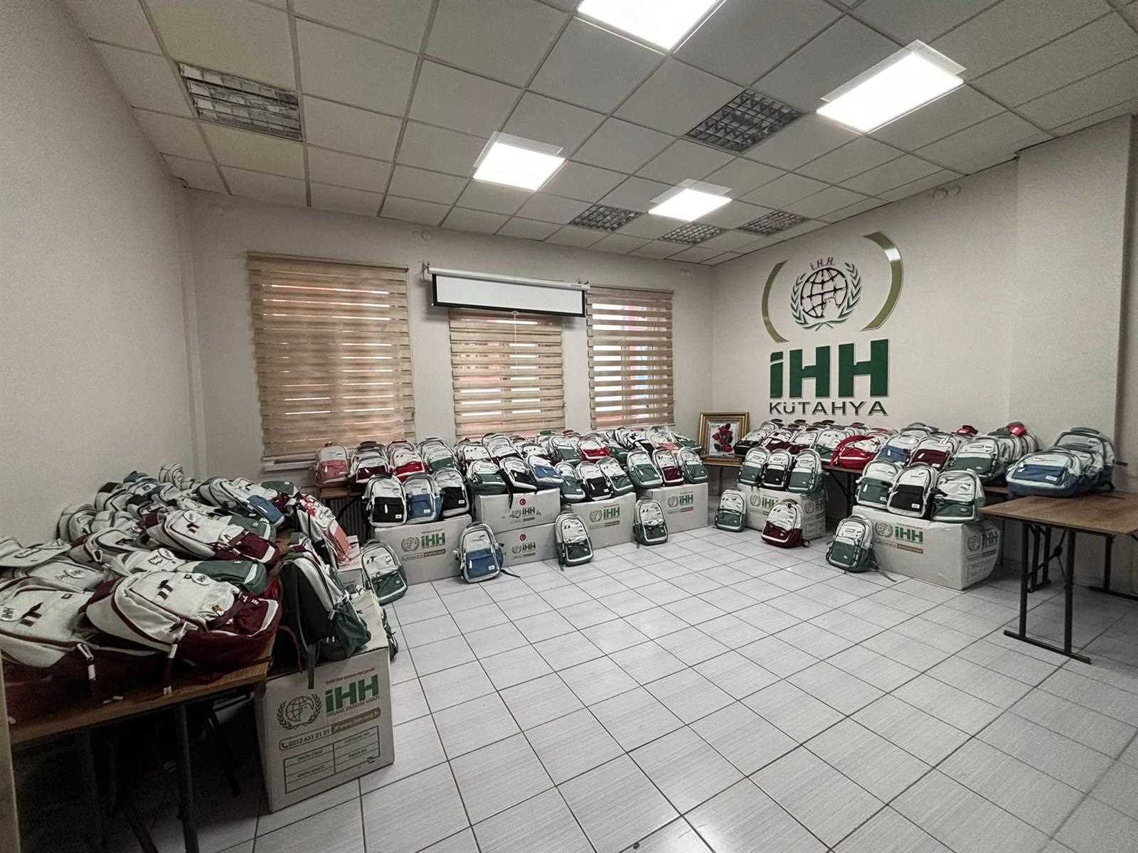İHH’dan Türkiye’de 2 bin öğrenciye kırtasiye desteği