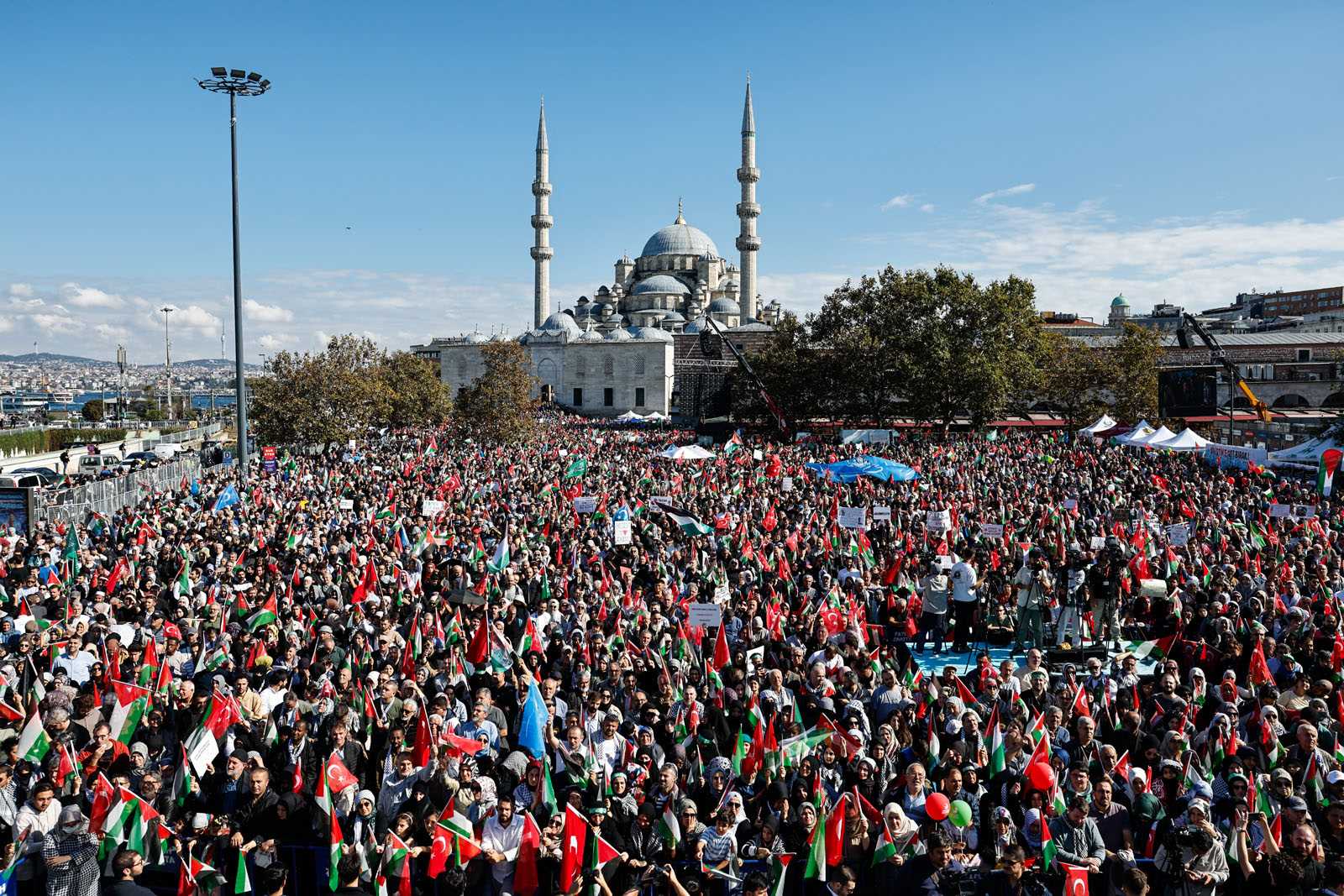İstanbul'da yüz binlerin katılımıyla tarihi Gazze yürüyüşü