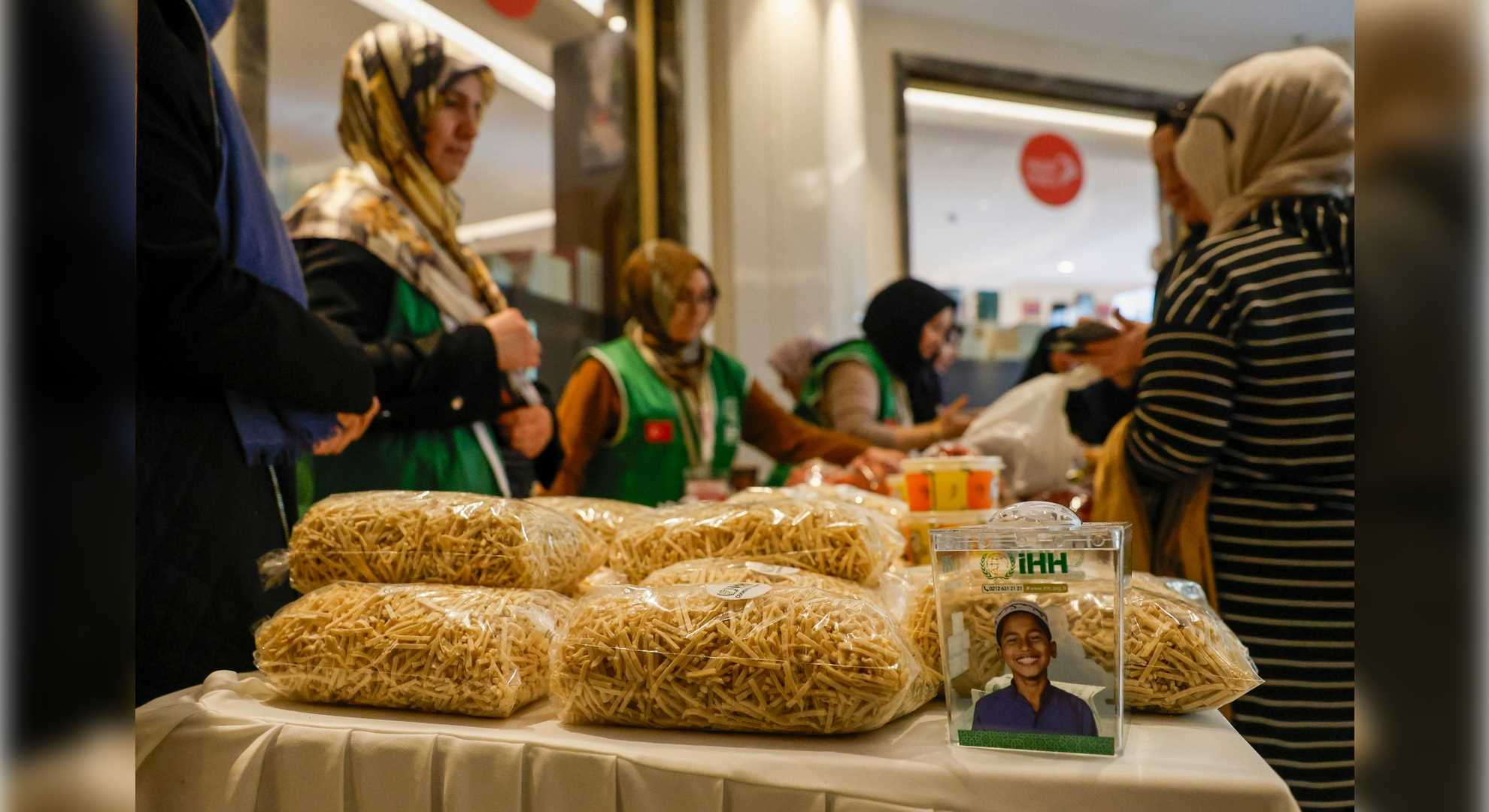 İHH Kadın ‘Ailede İyiliği Çoğaltmak’ semineri ve hayır çarşısı düzenledi