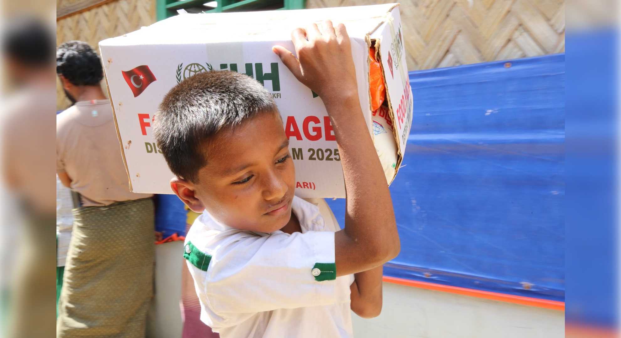 Türkiye’den Arakanlı mültecilere yönelik yardımlar devam ediyor