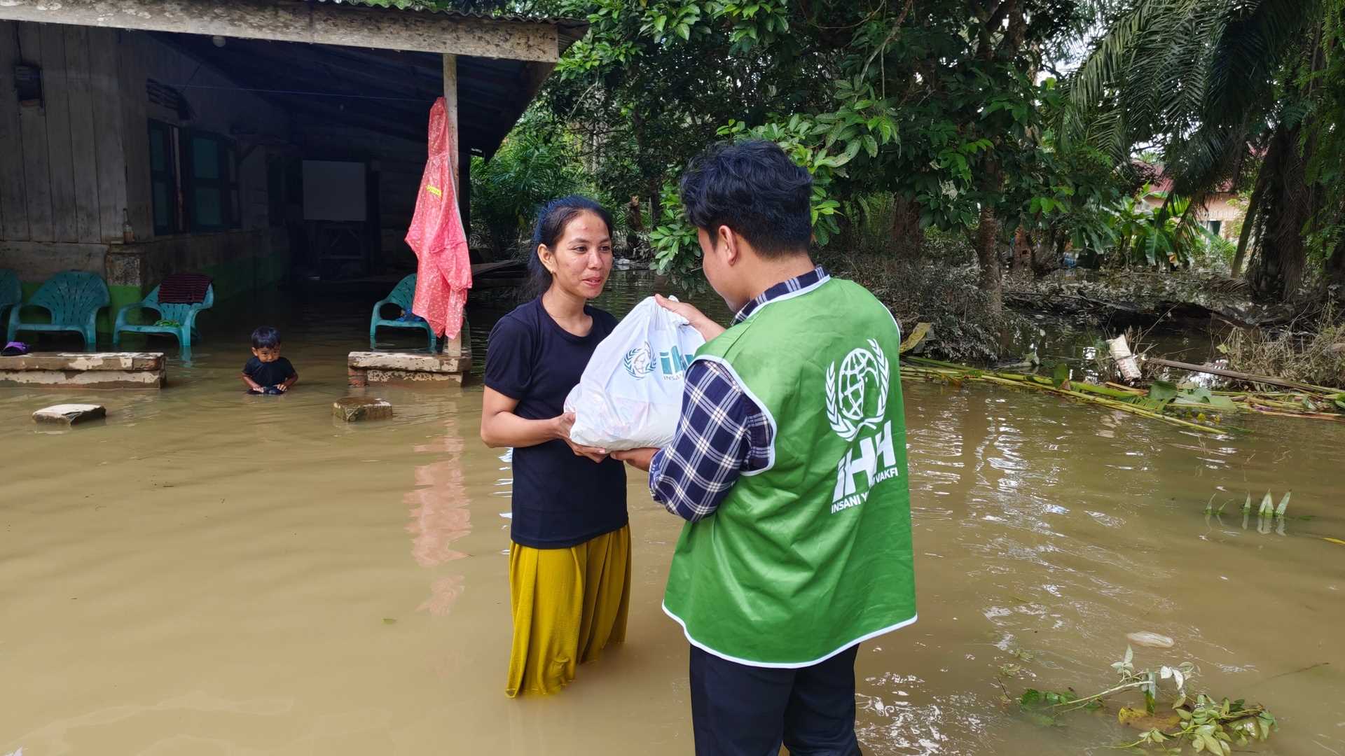 753 People Dead in Flood Disaster in Indonesia