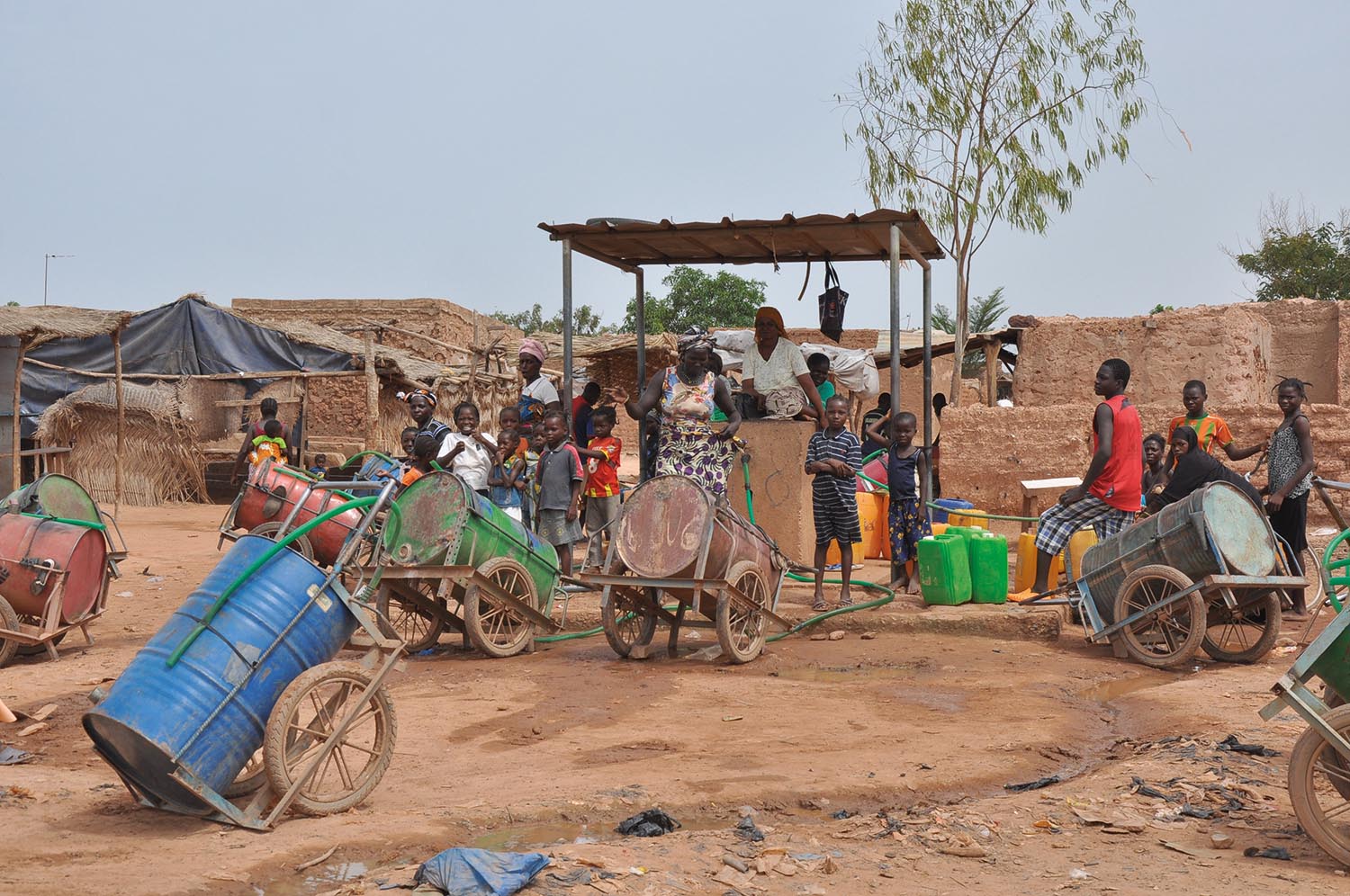 burkina-faso-genel-2013-su-tasima-arabalari.jpg